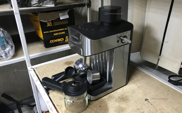 Кофемашина Redmond RCM-M1523