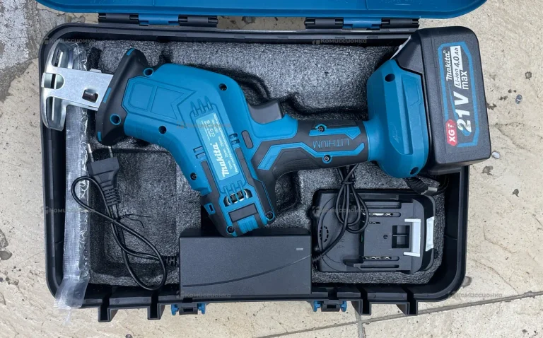 Сабельная пила Makita синий кейс