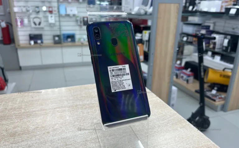 Samsung Galaxy A40 4/64 ГБ
