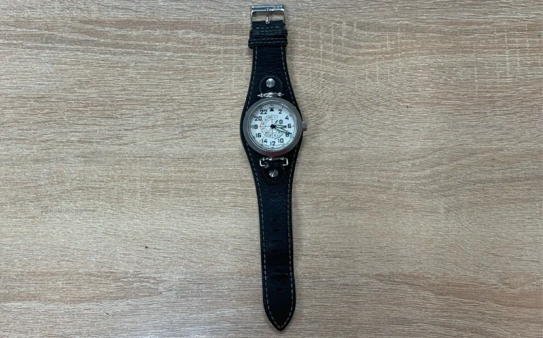 Часы  attache pilot