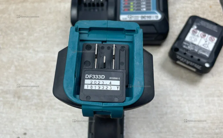 Аккумуляторная дрель-шуруповерт Makita DF333D