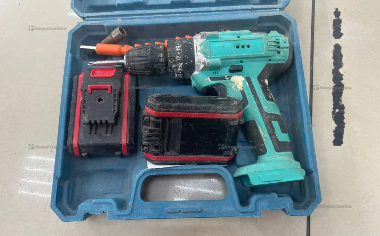 Шуруповёрт Зелёный