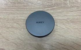 Беспроводное зарядное устройство Aukey