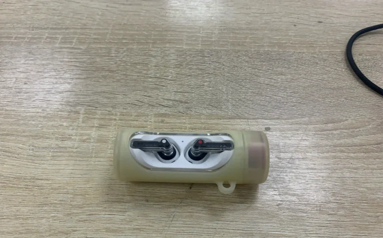 Наушники  Ear