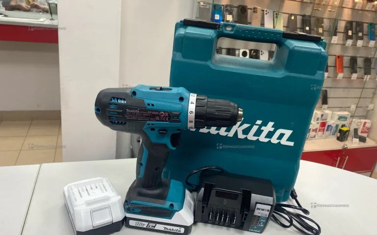 Аккумуляторная дрель-шуруповерт Makita DF488DWE