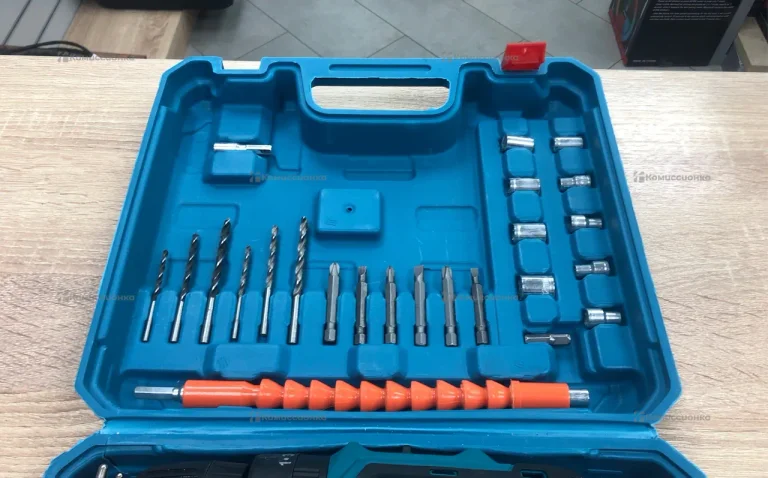 шуруповерт в кейсе