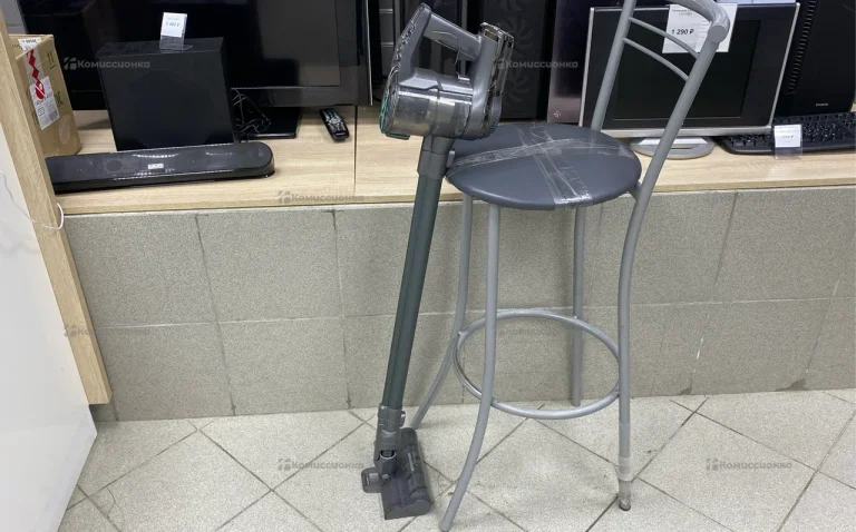 Пылесос Redmond RV-UR374