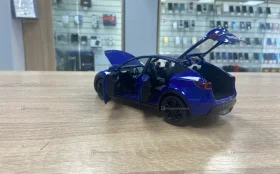 Машинка коллекционная Tesla Model Y