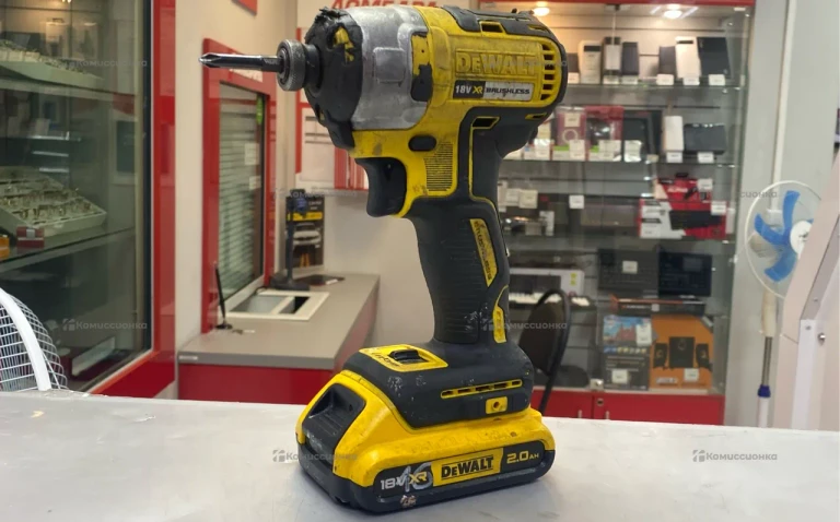 Винтоверт Dewalt DCF887.