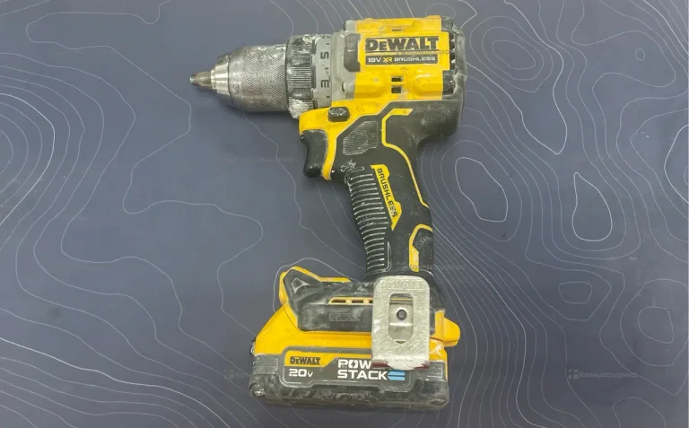 Аккумуляторная дрель-шуруповерт DeWALT DCD800