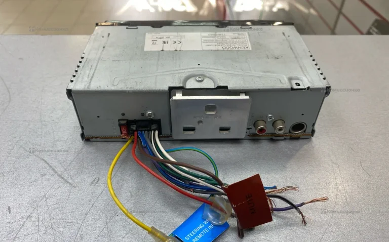 Автомагнитола Kenwood KMM-100