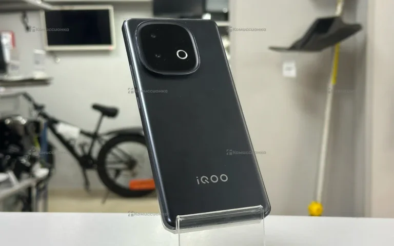 Vivo iQOO Neo 10 12/256 ГБ