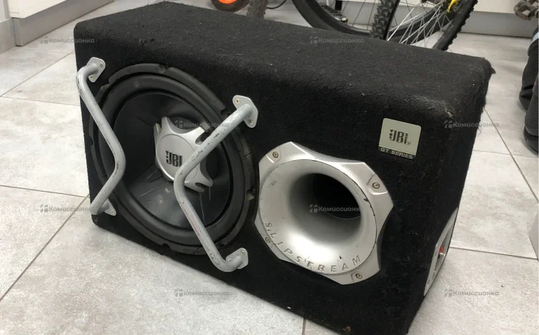Сабвуфер  JBL GT5-1204BR