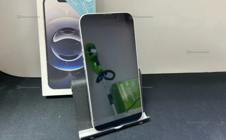 Apple iPhone 16e 8/128 ГБ