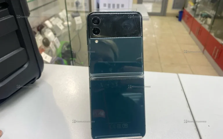 Samsung Galaxy Z Flip3 5G 8/128 ГБ