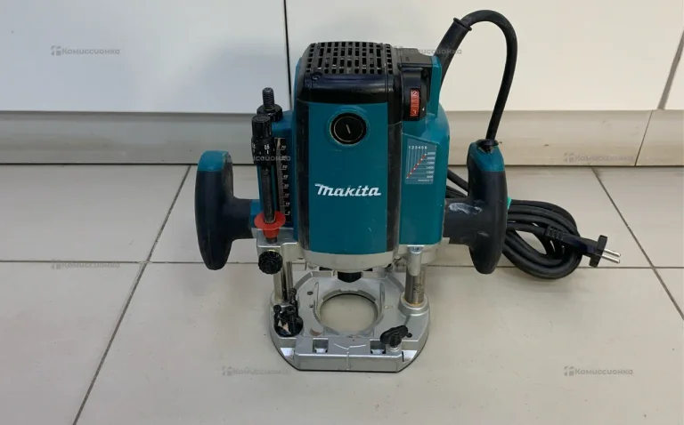 Фрезер Makita RP2301FC