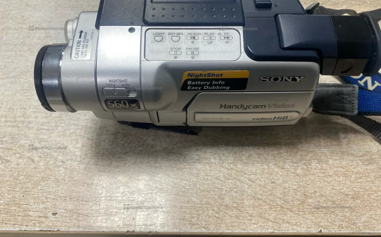 Видеокамера  Sony CCD-TRV218E