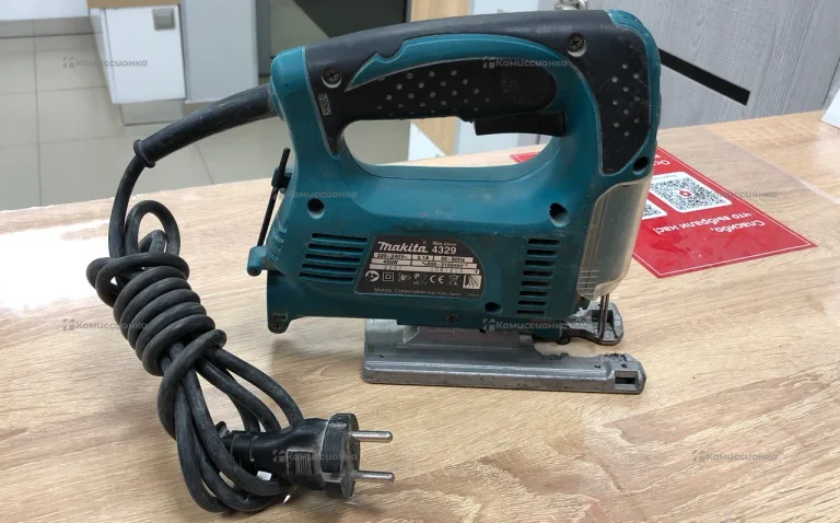 электролобзик Makita 4329