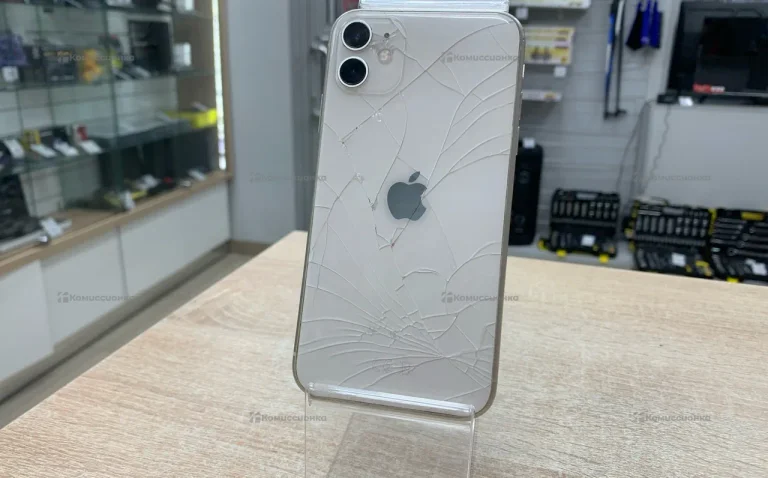 Apple iPhone 11 4/64 ГБ