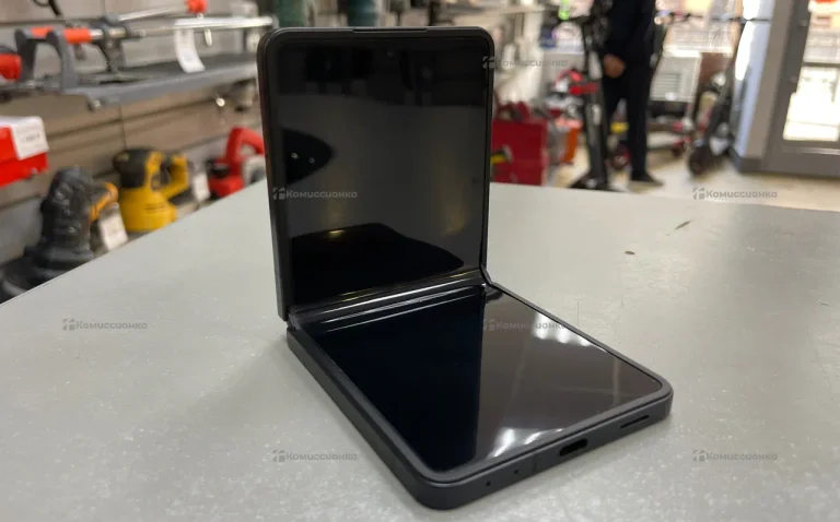 Samsung Galaxy Z Flip 7 12/512 ГБ