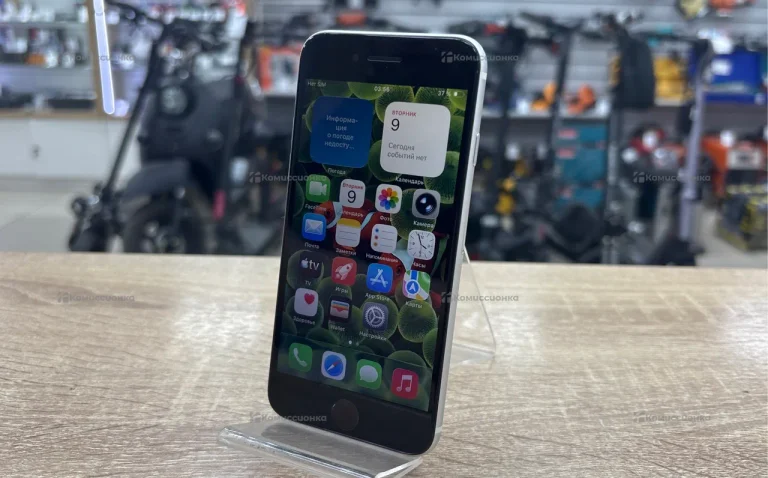 Apple iPhone SE (2020) 3/64 ГБ