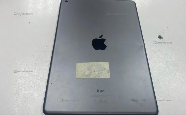 Планшет Apple iPad 8 поколения.