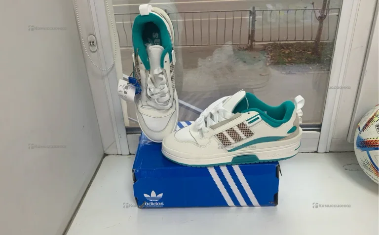Кроссовки Adidas 43