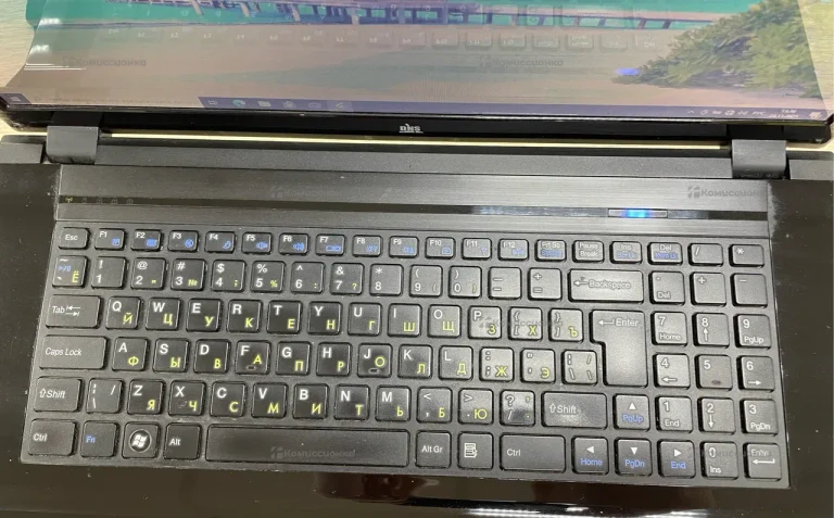 Ноутбук  17" DNS w270huq Intel Pentium B940 ddr3 3