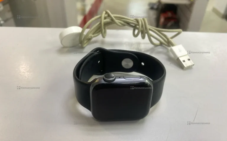 Часы  Apple Watch Series 4