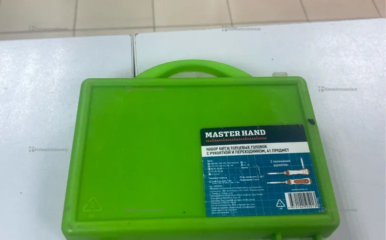 отвертка со сменными наконечниками