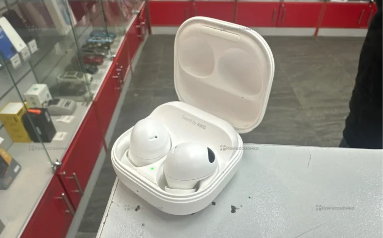 Наушники  Samsung белые в кейсе