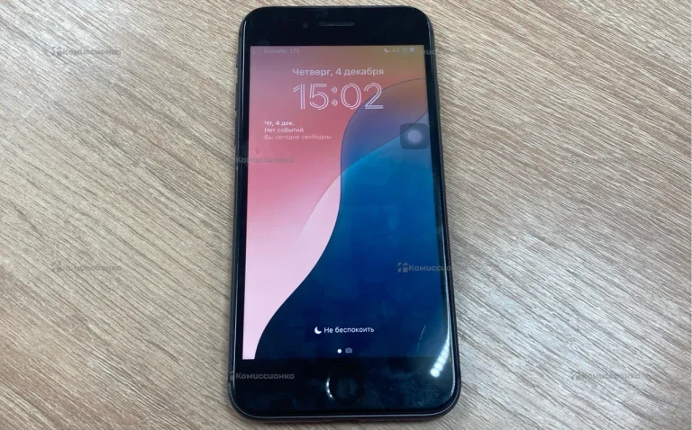 Apple iPhone SE (2020) 3/64 ГБ