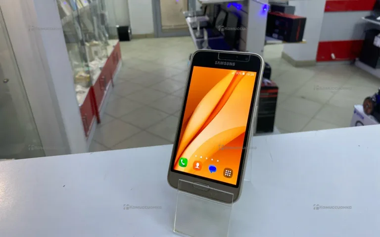 Samsung Galaxy J1 (2016) 1/8 ГБ