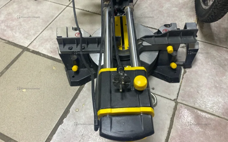Торцовочная пила Stanley Fatmax FME721