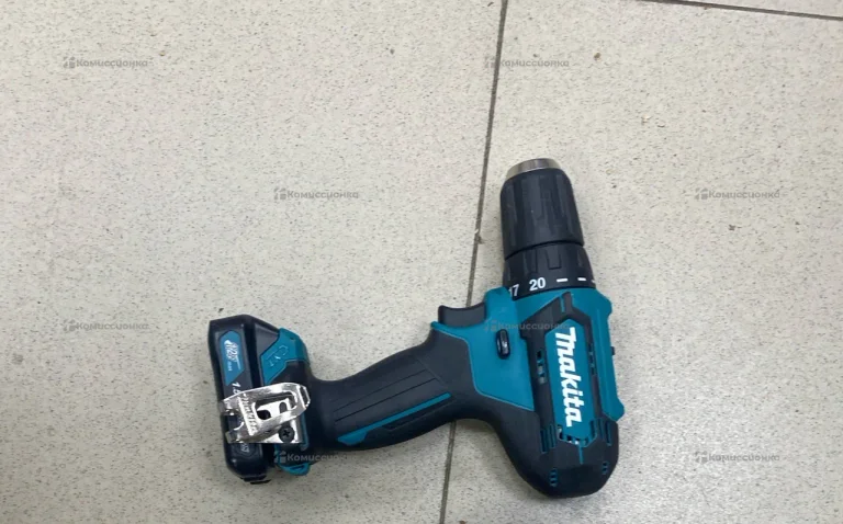 Аккумуляторный шуруповерт Makita DF333D