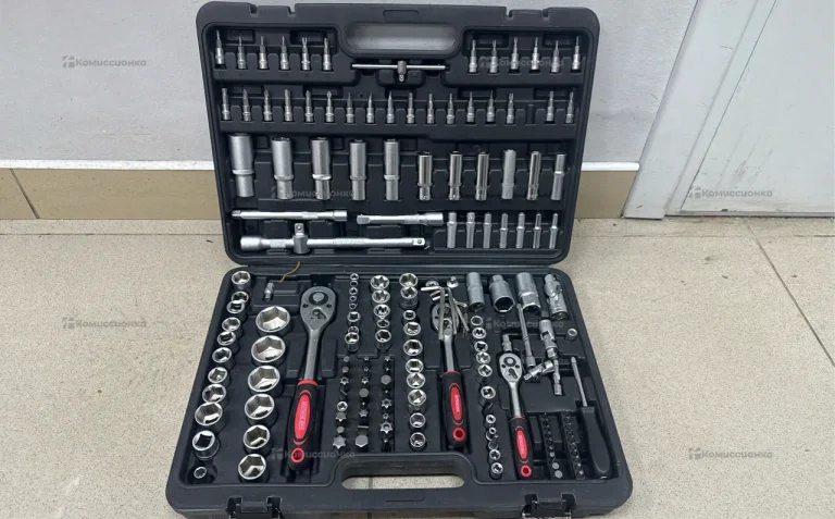 Ящик с инструментом 171 предмет DT171SS