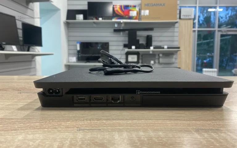 Приставка PS4. PlayStation 4 slim 500gb