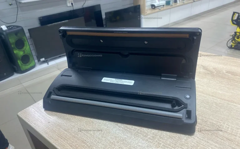 Вакуумный упаковщик Redmond RVS-M020