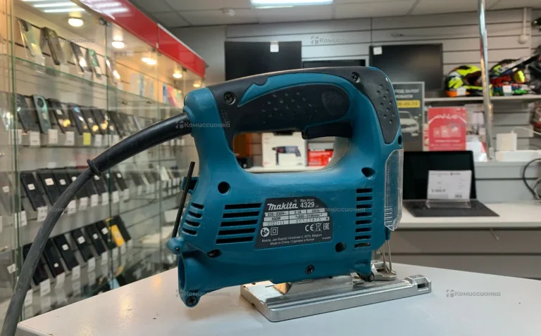 Электро лобзик Makita 4329
