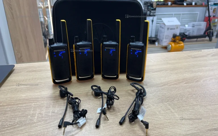 Рации 4 штуки Motorola T82