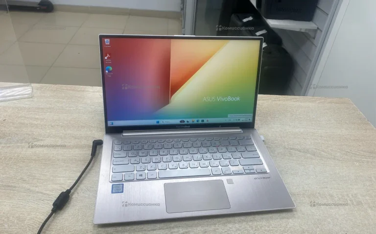 Ноутбук  ASUs Vivobook s330u