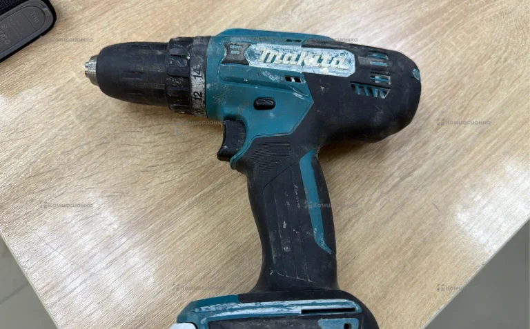 Аккумуляторная дрель-шуруповерт Makita DF488D