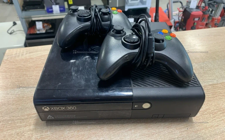 Приставка Xbox 360 E 250GB
