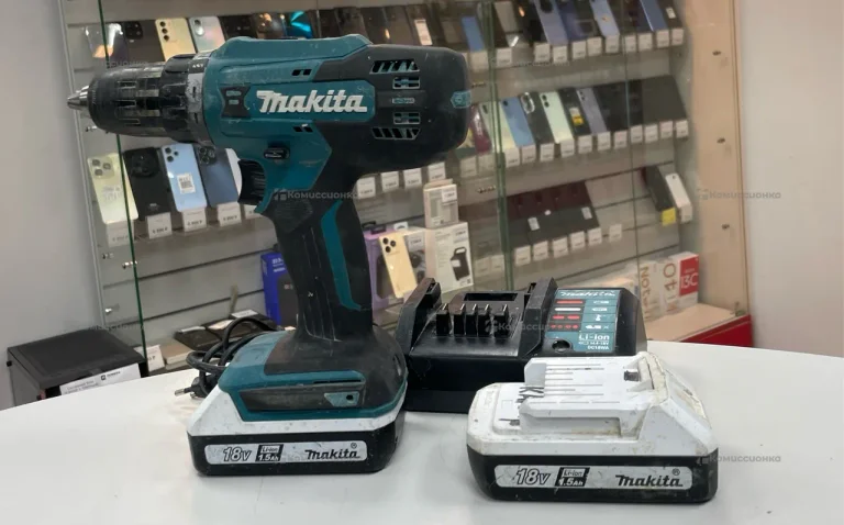 Аккумуляторная дрель-шуруповерт Makita DF488DWE