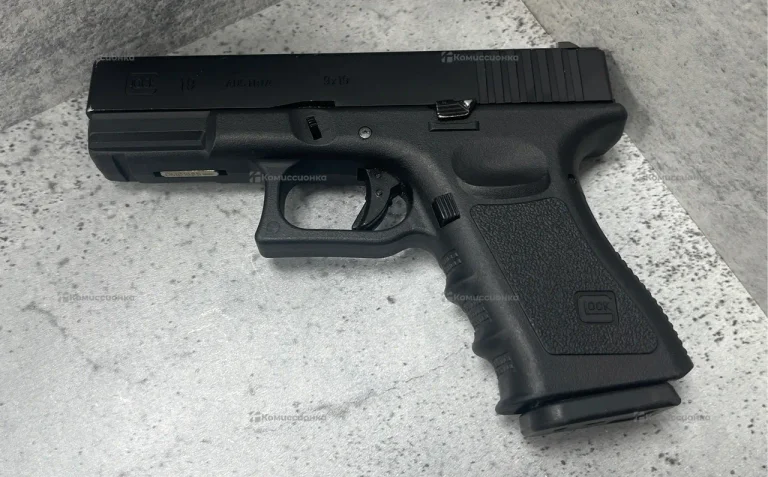 Пистолет страйкбольный Glock 19