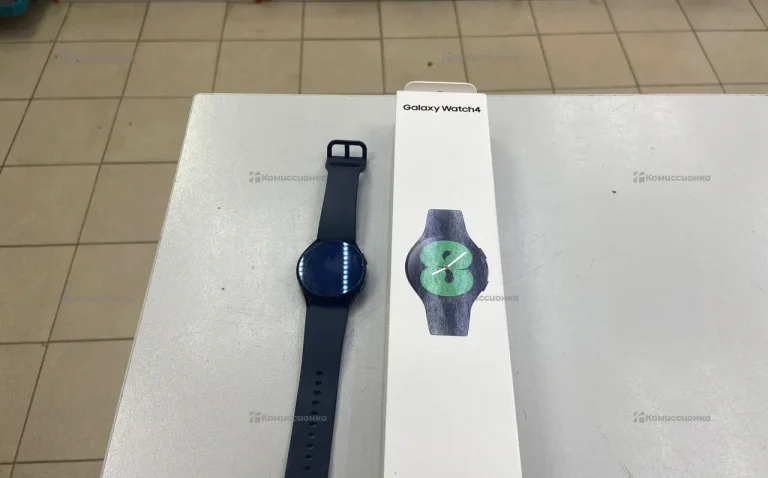 Часы  Samsung Galaxy Watch 4