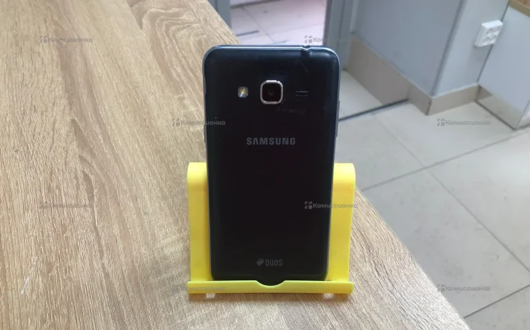 Samsung Galaxy J3 (2016) 2/16 ГБ