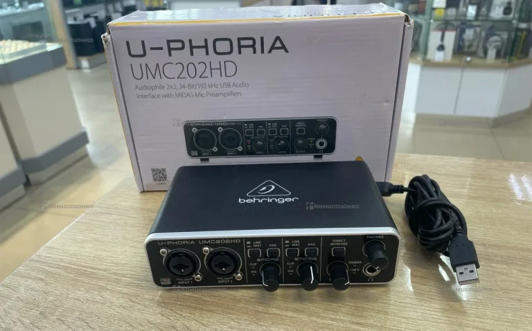 Звуковая карта Behringer UMC202HD