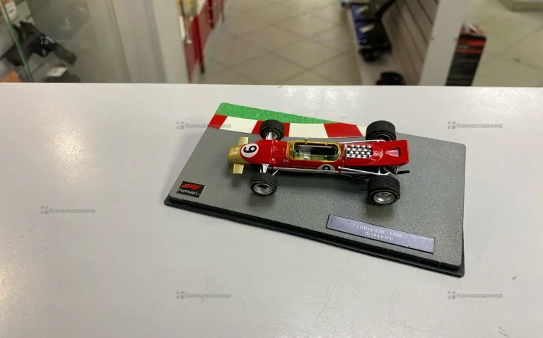 Машинка lotus 49b