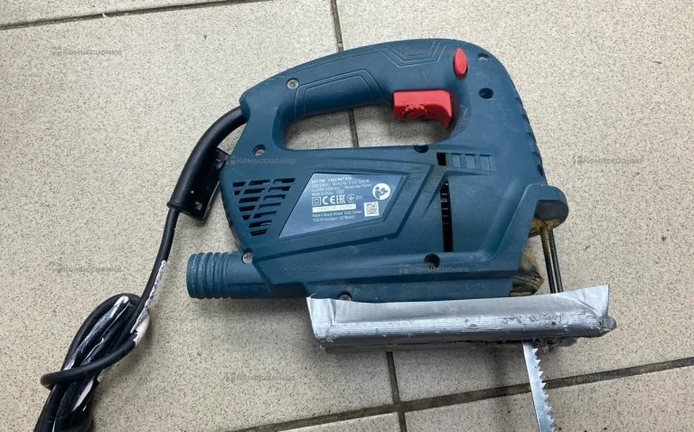 Электролобзик Bosch GST 700